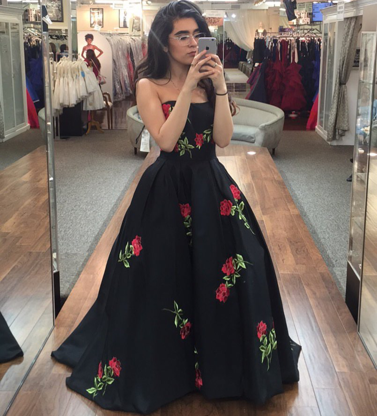 black trumpet dress Rhinestones Strapless Feathered Prom lace appliqued wedding dress Size:FR 50 What Color Shoes To
